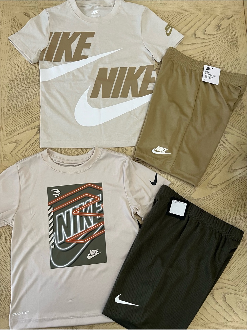 *BUNDLE* Boys Nike Short Sleeve Tees & Shorts Size 7